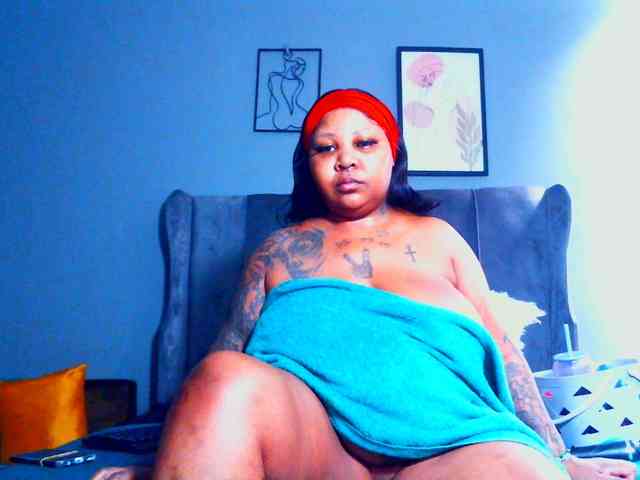 PearBlu38 Live Webcam on BongaCams