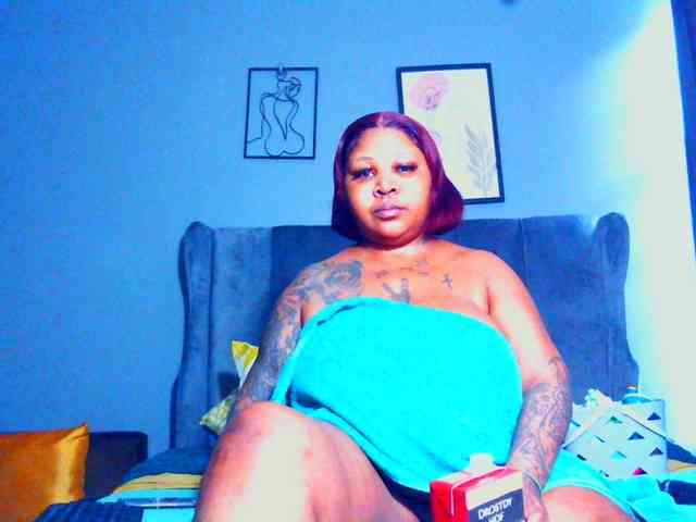 PearBlu38 Live Webcam on BongaCams