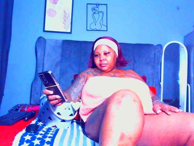 PearBlu38 Live Webcam on BongaCams