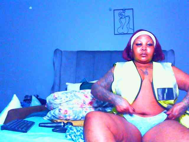 PearBlu38 Live Webcam on BongaCams