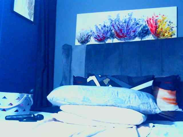 PearBlu38 Live Webcam on BongaCams
