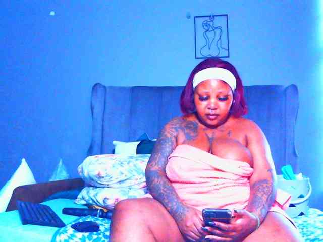 PearBlu38 Live Webcam on BongaCams
