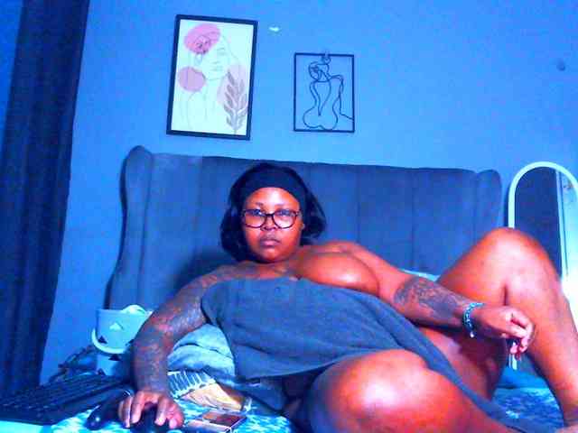 PearBlu38 Live Webcam on BongaCams