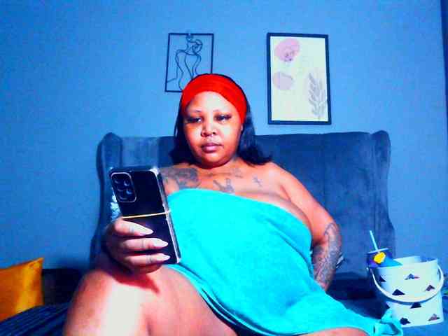 PearBlu38 Live Webcam on BongaCams