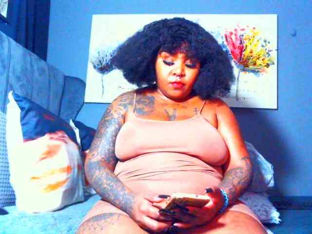 PearBlu38 Live Webcam on BongaCams