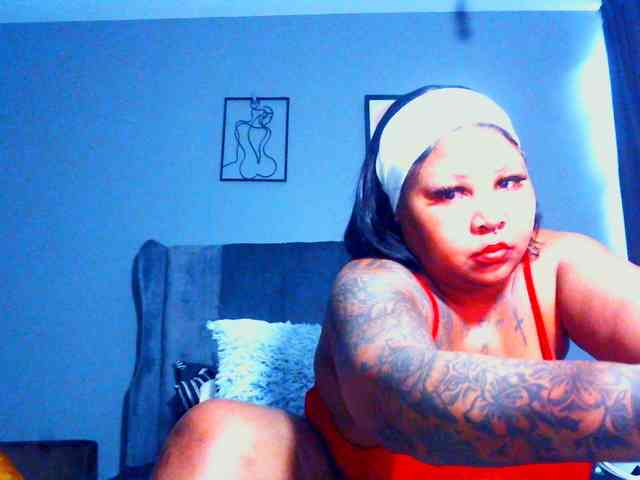 PearBlu38 Live Webcam on BongaCams