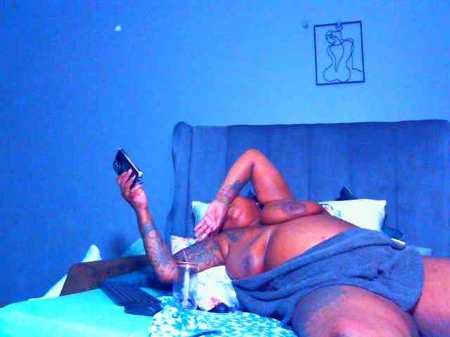 PearBlu38 Live Webcam on BongaCams