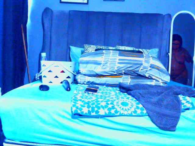 PearBlu38 Live Webcam on BongaCams