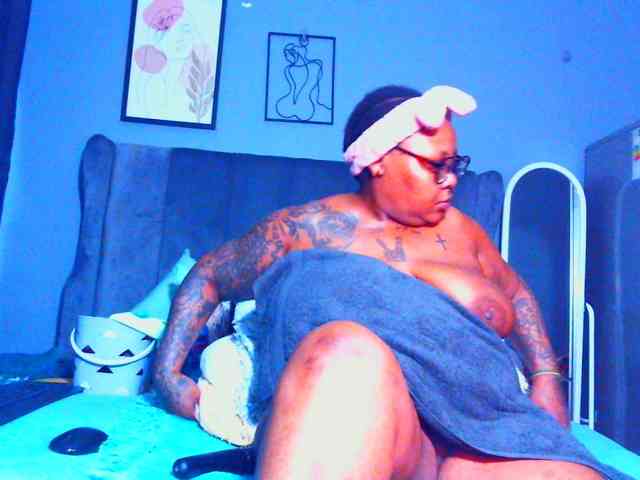 PearBlu38 Live Webcam on BongaCams