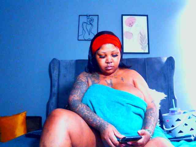 PearBlu38 Live Webcam on BongaCams