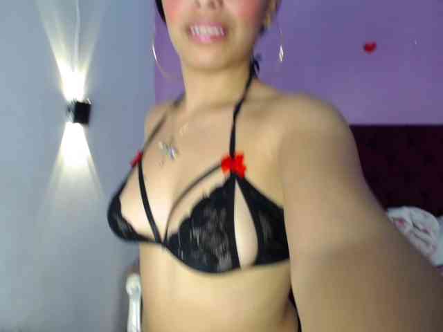 BlushhApril webcam