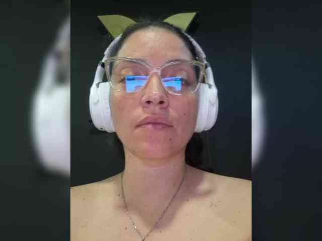 lenisleithon Live Webcam on BongaCams