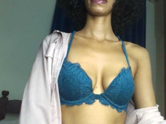 Velveet's BongaCams show and profile