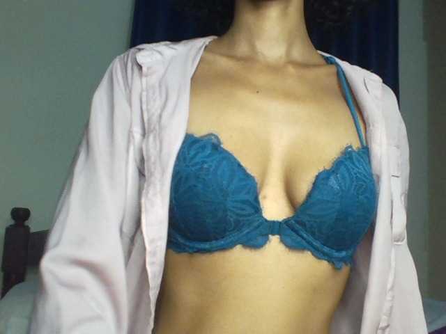 Velveet's BongaCams show and profile