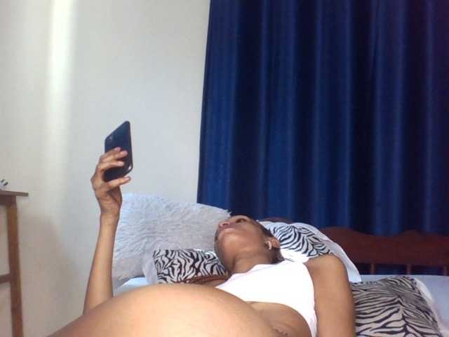 Velveet's BongaCams show and profile