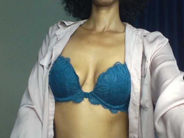 Velveet's BongaCams show and profile