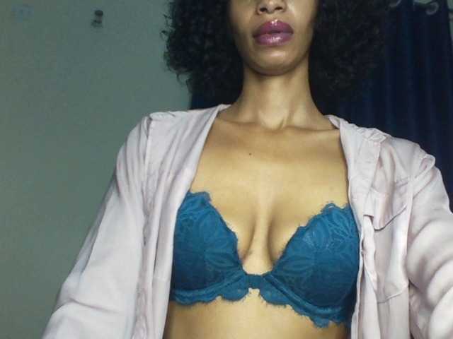 Velveet's BongaCams show and profile