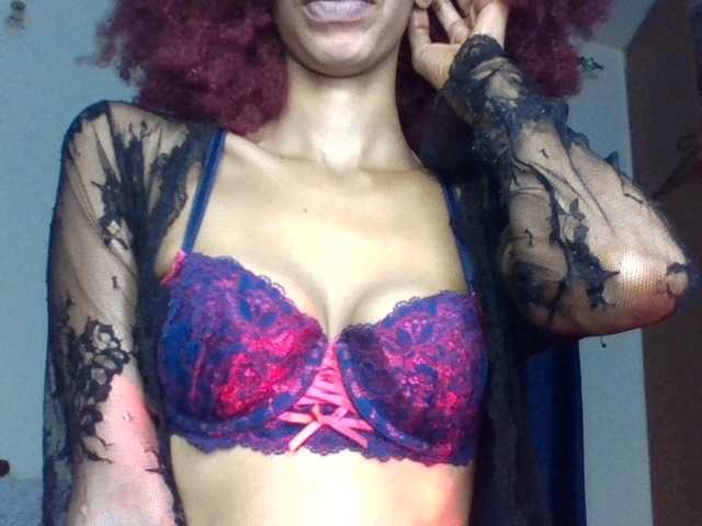 Velveet's BongaCams show and profile