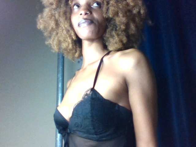 Velveet's BongaCams show and profile