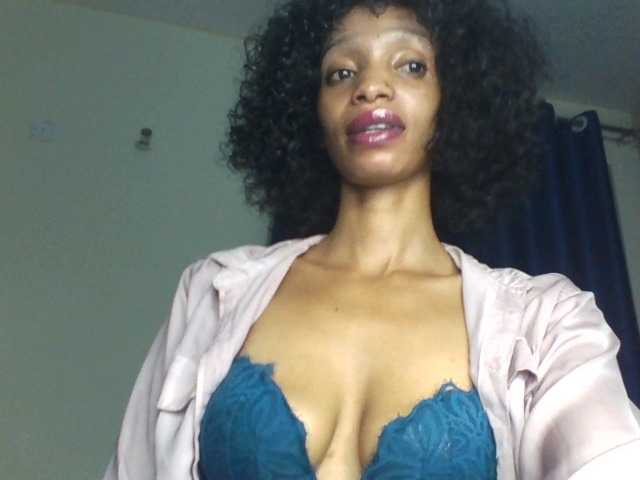 Velveet's BongaCams show and profile