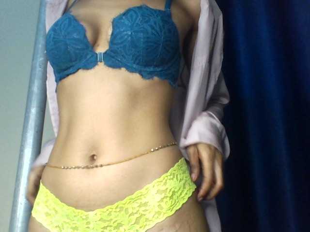 Velveet's BongaCams show and profile