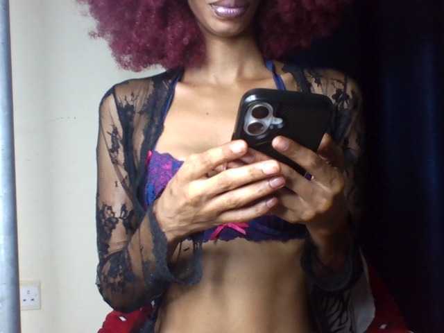 Velveet's BongaCams show and profile