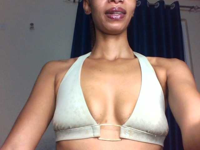 Velveet's BongaCams show and profile