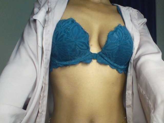 Velveet's BongaCams show and profile