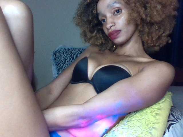 Velveet's BongaCams show and profile