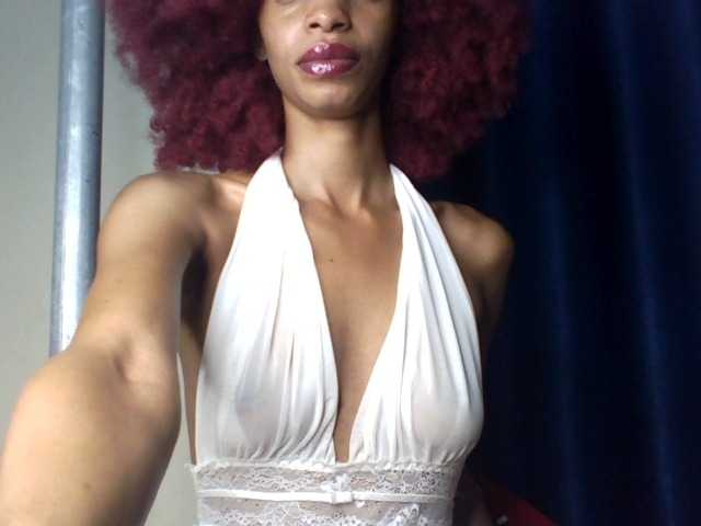 Velveet's BongaCams show and profile