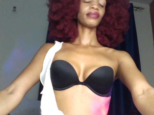 Velveet's BongaCams show and profile