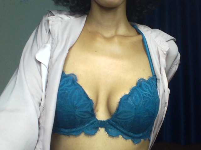 Velveet's BongaCams show and profile