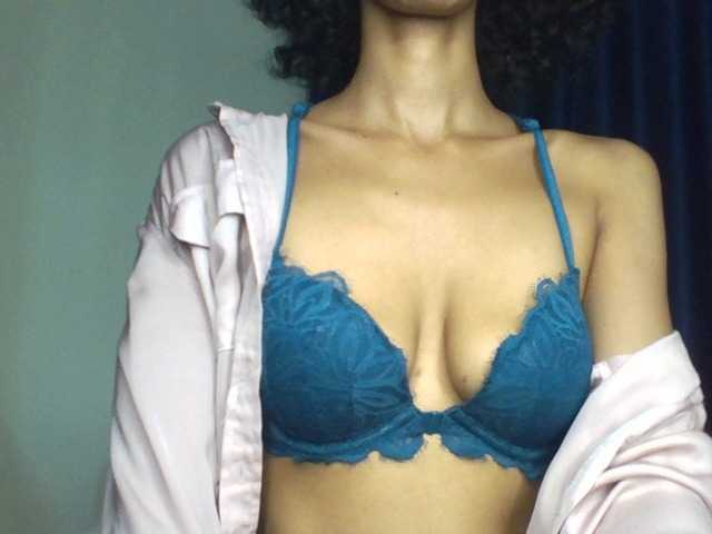 Velveet's BongaCams show and profile