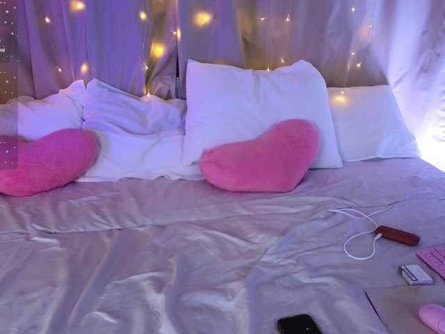 KiraBriis's BongaCams show and profile