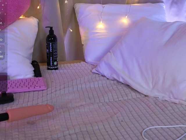 KiraBriis's BongaCams show and profile