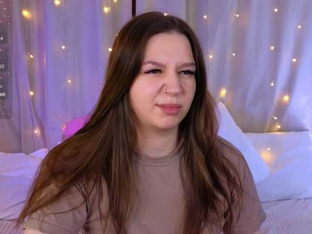 KiraBriis's BongaCams show and profile