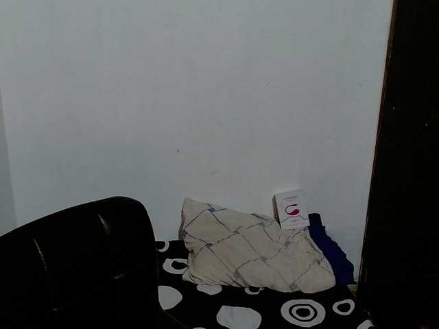 Adrianamilf's BongaCams show and profile