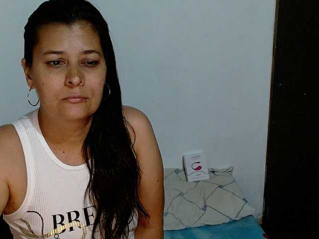 Adrianamilf's BongaCams show and profile