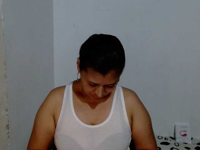 Adrianamilf webcam bongacams model stream image