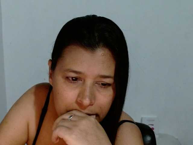 Adrianamilf's BongaCams show and profile