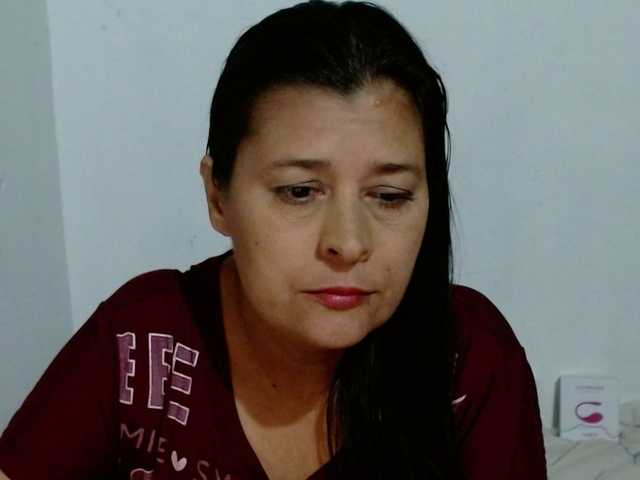 Adrianamilf's BongaCams show and profile