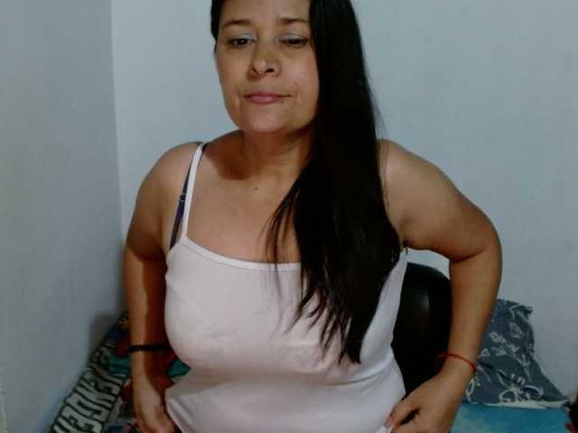 Adrianamilf's BongaCams show and profile