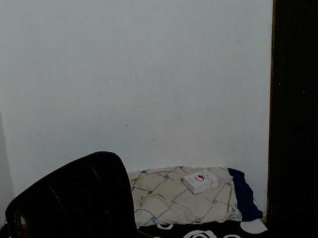 Adrianamilf's BongaCams show and profile