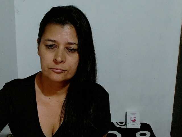 Adrianamilf's BongaCams show and profile