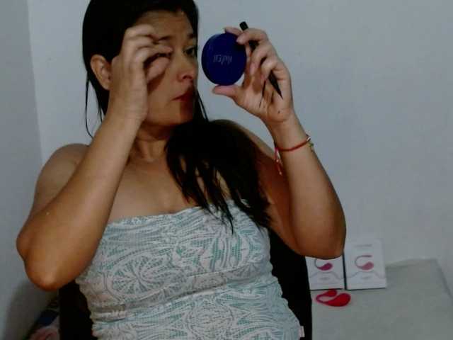 Adrianamilf's BongaCams show and profile