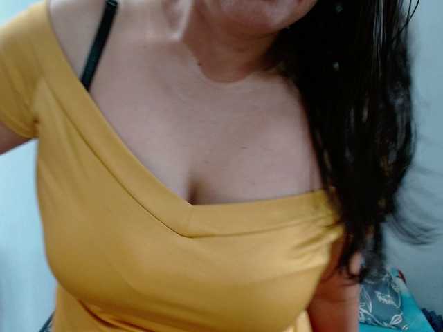 Adrianamilf webcam bongacams model stream image