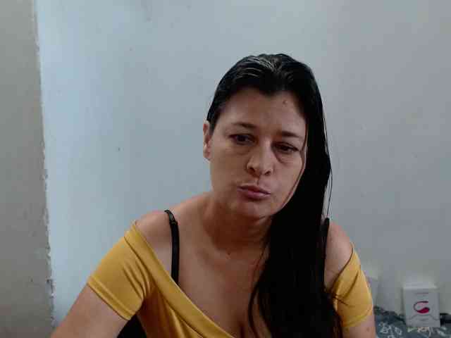 Adrianamilf Live Webcam on BongaCams