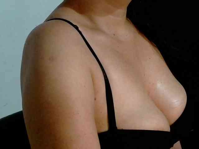 Adrianamilf webcam
