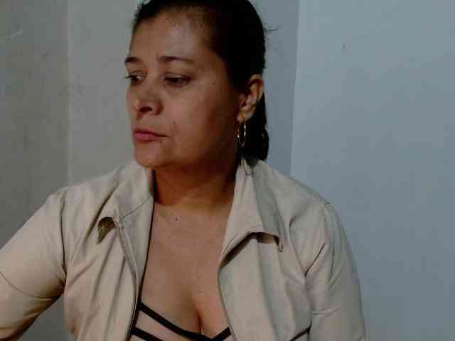 Adrianamilf's webcam live show