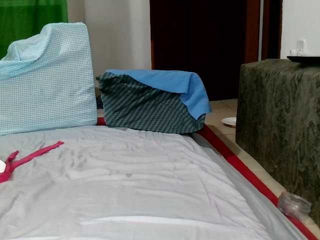 Carolsquirter's BongaCams show and profile